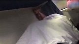 爆新鲜-20170622-实拍男女乘客一见钟情 为其卧铺上做按摩