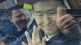 牛逼又低调！球迷围堵孙兴慜座驾唱专属歌曲 亚洲球王谦逊致谢
