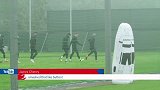 英格兰球员冒雨训练备战瑞典 索思盖特讲话鼓舞球队士气