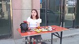 美女摆免费辣条摊，小伙不花钱吃30袋，没想中了美女的套路