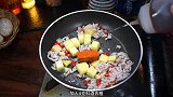土豆怎么炒才好吃又简单，简单又好吃的香辣土豆丝炒肉丝