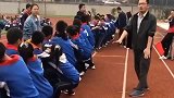 学过孙子兵法之后，中学生拔河数学老师用战术取胜，这招过瘾吧！