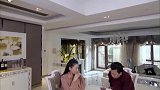 丈夫约会心机女，原配打电话查岗，怎料心机女故意做出亲密举动！