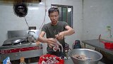 电瓶哥谈新对象了！整10斤牛蛙一盆海鲜，做“山海宴”庆祝