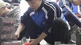 建筑装饰专业学生上课砌砖，果然实践是知识的来源