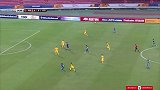 第35分钟乌兹别克斯坦U23球员阿布迪索利科夫盘带突破
