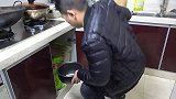 媳妇起早做早餐，馒头糍粑四川泡菜，小厨大碗稀饭配鸡蛋，够营养