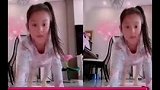 李小璐晒甜馨平板支撑，小甜馨越长越像妈妈了