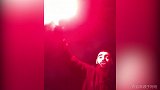 不满索帅名单？英格兰球迷烟火高歌致敬瓦尔迪 你们防守太烂！