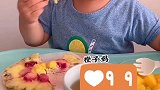 自制披萨吃起来，做法超简单，翻看上个视频哦