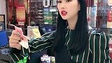 到底发什么了什么后面小哥被吓到瑟瑟发抖