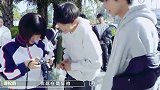以家人之名花絮：谭松韵片场变身摄影师，花式抓拍两个“哥哥”