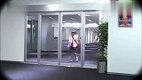 日本整人：突然关闭的门，超级搞笑！