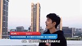 肖战玩环球影城被偶遇，戴毛线帽穿牛仔外套好暖和，路人视角好帅