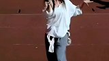 女子提前退休，在广场跳起了恰恰