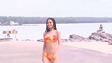 芳华绝代的模特：紧身比基尼，看得我有点小紧张！
