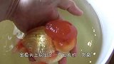 金鱼头上长出巨大“肉瘤”，主人亲自操刀手术，看着就疼！