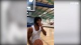 直接打爆！警察突袭球场单挑网友 这三个单打看呆了对手