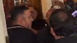 酒店外聚集了大批球迷 梅西不得不返回酒店