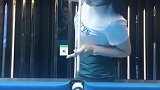 姑娘的花式桌球展示，原来桌球还能这样玩啊，我算是涨见识了