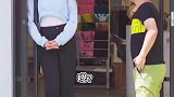 人家是店员不是电源