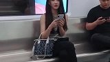 小姐姐对我笑了，是不是对我有意思啊