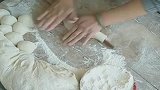 每次来大舅妈家，回回给我烙油饼吃，讲真的，这擀饼技术真不赖