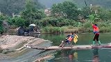 桂林山水景区，体验竹筏的水上生活，真羡慕你们这些人们！