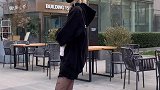 小姐姐艾迪 的眼神里在暗示什么