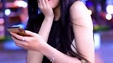 下班回家被这么多人围着，也挺尴尬的
