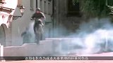 成龙唯一没敢亲自上的一场戏，太过危险，杀青送替身法拉利表感谢