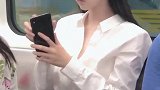 地铁上偶遇了女上司，应该怎么办