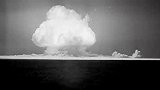 中国第一枚原子弹爆炸影像，巨型蘑菇云瞬间升空，举国沸腾！