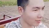 白领和农民只差一个三轮车