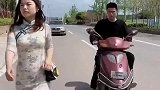 大姐，别喊了，是你打劫还是我打劫啊