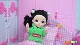 芭比娃娃双胞胎妹妹晚上睡觉盖姐姐的被子，结果姐姐感冒了