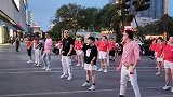 火爆网络的《烟雨人间》广场舞，成都7个男子跳得真棒，全场沸腾