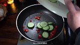 黄瓜怎么炒最好吃，简单又好吃的酸辣黄瓜，清爽开胃