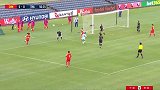 翟晴苇左路插上单刀被封堵 李影趁乱扫射被干扰