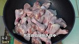 韩国妈妈做了炸鸡腿，老爸吃着手里的看着锅里的，真过分！
