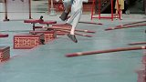 奔跑吧少年！蔡徐坤再现“神功”飞奔冲过乱棍阵，好飘逸！
