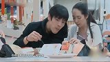 向佐郭碧婷一起吃饭,有谁注意她这个举动难怪被向太选中做儿媳
