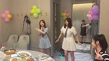 饭店里的服务员这下尴尬了,客人跳的更好,还是回去再练练吧!