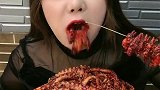 就爱看小姐姐撸海鲜串，这个是真没有吃相啊
