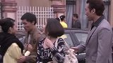一大帮人一起出去玩，来送行的都不少人