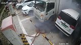 实拍新能源充电站自燃实况