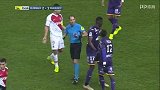 第75分钟摩纳哥球员法尔考犯规