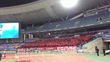 上港球迷奋力呐喊 助威声好似主场