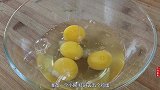 网上非常火爆的一道菜灵魂炒蛋，今天做了一盘，真的太好吃了