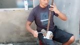 家里处处是乐器，小莫哥这波操作我服了，真是太搞笑了！